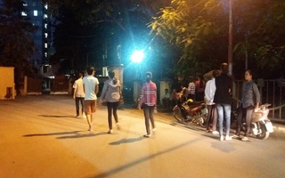 Hà Nội: Thêm một nạn nhân tử vong vì tấm tôn chở trên đường cắt ngang cổ